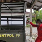 Cegah Covid-19, Kantor Satpol PP Provinsi Kalteng Dilakukan Penyemprotan Cairan Disinfektan