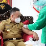 Gubernur Kalteng Bersama Kepala SOPD Di Lingkup Pemprov Kalteng Mendapat Vaksin Covid-19