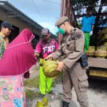 Satpol PP Provinsi Kalteng Lakukan Pengawasan Penjualan Gas Elpiji 3 Kg Bersubsidi Pada Program Kegiatan Pasar Penyeimbang
