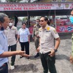 Gangguan Trantibum Pada Kegiatan Pasar Penyeimbang Di Kompleks Stadion Sanaman Mantikei, Satpol PP Provinsi Kalteng Turunkan Anggota